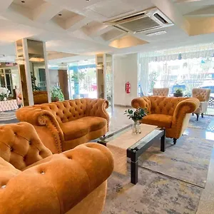 Hotell Queenspark Lovita